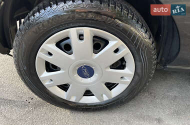 Хэтчбек Ford Fusion 2005 в 