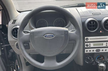 Хэтчбек Ford Fusion 2005 в 