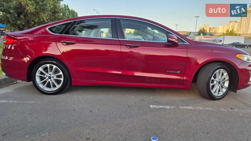 Седан Ford Fusion 2019 в Києві