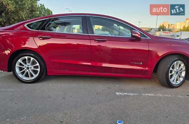 Седан Ford Fusion 2019 в 