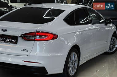 Седан Ford Fusion 2019 в 