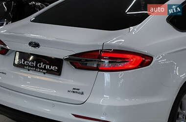 Седан Ford Fusion 2019 в 