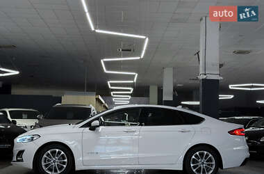 Седан Ford Fusion 2019 в 