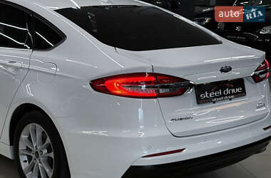 Седан Ford Fusion 2019 в 