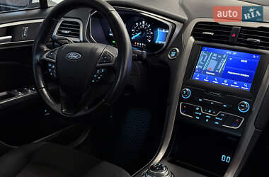 Седан Ford Fusion 2019 в 