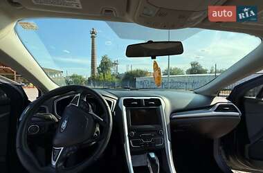 Седан Ford Fusion 2016 в 