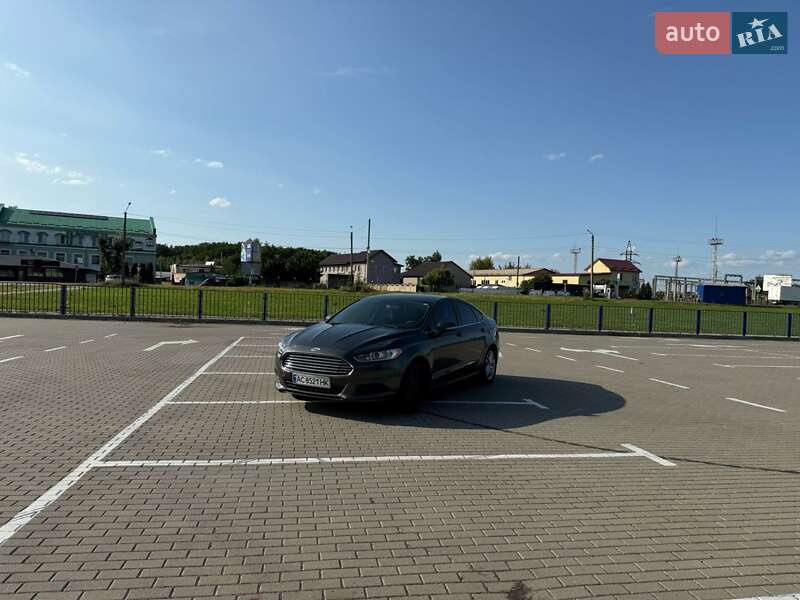 Седан Ford Fusion 2016 в 