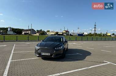 Седан Ford Fusion 2016 в 