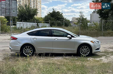 Седан Ford Fusion 2017 в 