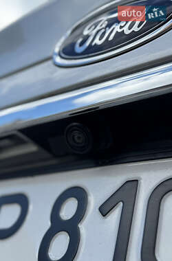Седан Ford Fusion 2017 в 
