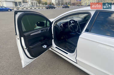 Седан Ford Fusion 2013 в 