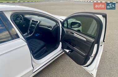 Седан Ford Fusion 2013 в 