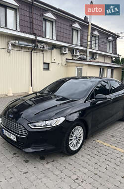 Седан Ford Fusion 2016 в 