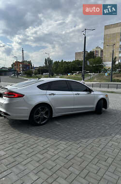 Седан Ford Fusion 2016 в 
