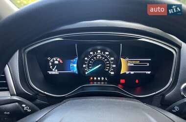 Седан Ford Fusion 2016 в 