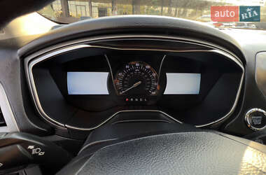 Седан Ford Fusion 2017 в 