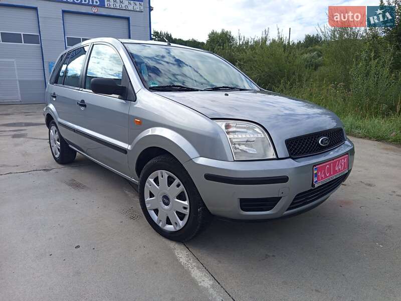 Хэтчбек Ford Fusion 2005 в 