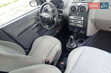 Хэтчбек Ford Fusion 2005 в 