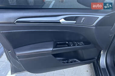 Седан Ford Fusion 2015 в 