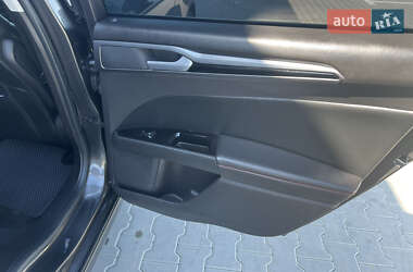 Седан Ford Fusion 2015 в 
