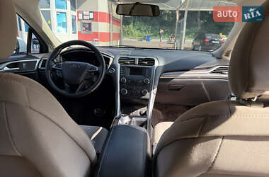 Седан Ford Fusion 2017 в 