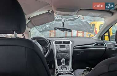 Седан Ford Fusion 2016 в 