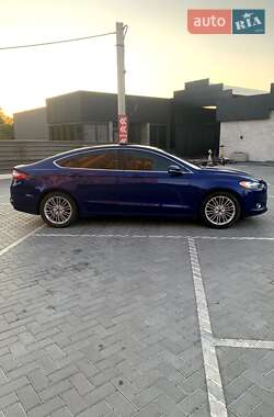 Седан Ford Fusion 2016 в 