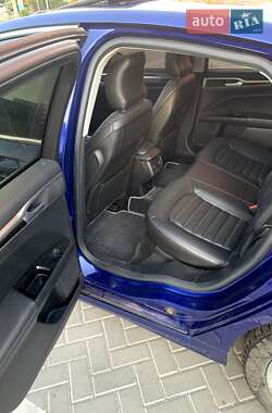 Седан Ford Fusion 2016 в 