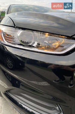 Седан Ford Fusion 2014 в 