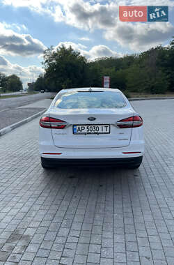 Седан Ford Fusion 2019 в 