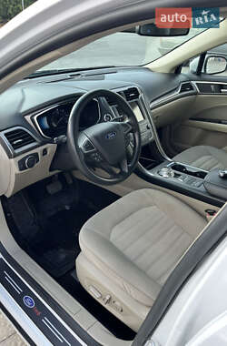 Седан Ford Fusion 2019 в 