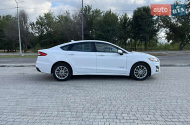 Седан Ford Fusion 2019 в 