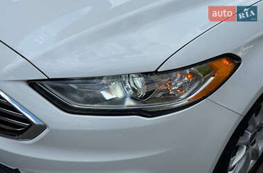 Седан Ford Fusion 2016 в 