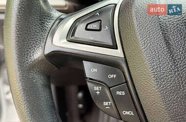 Седан Ford Fusion 2016 в 