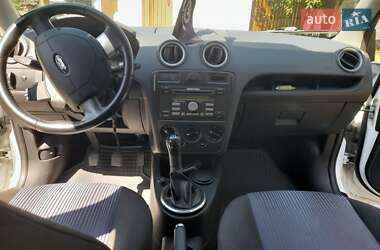 Хэтчбек Ford Fusion 2012 в 
