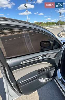 Седан Ford Fusion 2016 в Широком