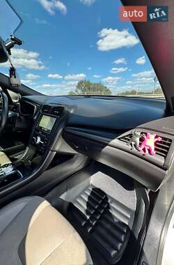 Седан Ford Fusion 2016 в Широком