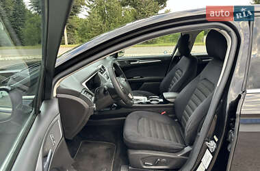 Седан Ford Fusion 2013 в 