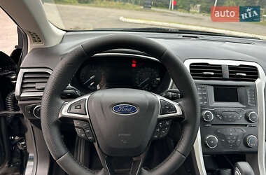 Седан Ford Fusion 2013 в 