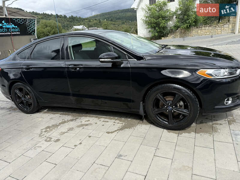 Седан Ford Fusion 2016 в Яремче