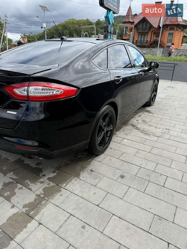 Седан Ford Fusion 2016 в Яремче