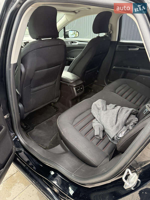 Седан Ford Fusion 2016 в Яремче