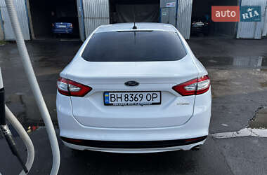 Седан Ford Fusion 2014 в 