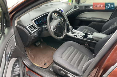 Седан Ford Fusion 2015 в 