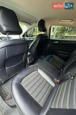 Седан Ford Fusion 2017 в 