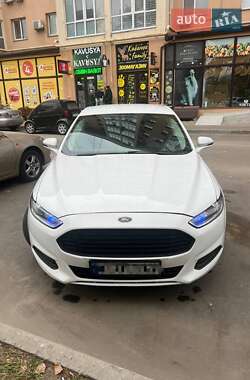 Седан Ford Fusion 2015 в 