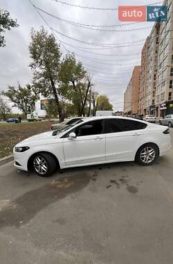 Седан Ford Fusion 2015 в 