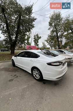 Седан Ford Fusion 2015 в 