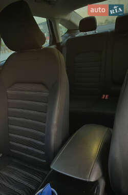 Седан Ford Fusion 2015 в 