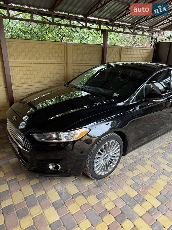 Седан Ford Fusion 2016 в 